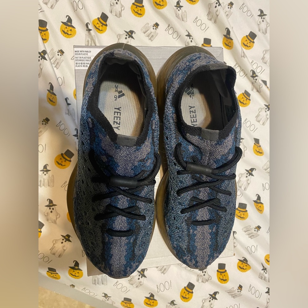 Men’s Yeezy ‘Covellite’